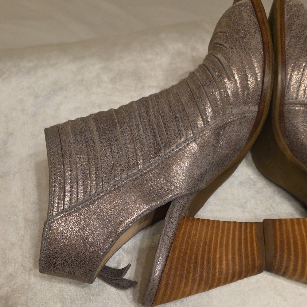 Paul Green Shimmering Gray Silver Heeled Sandals - Picture 8 of 16